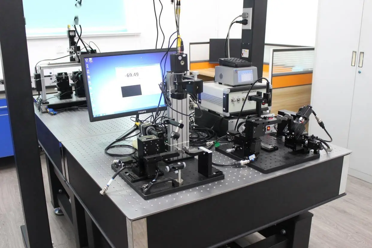 Complete automated fiber coupling workstation on optical breadboard with power‑meter readout